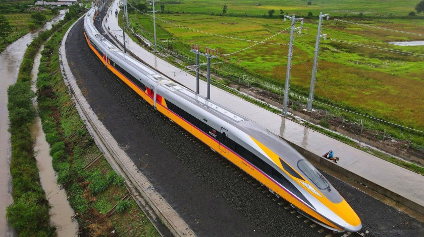 Высокоскоростная железная дорога Джакарта-Бандунг