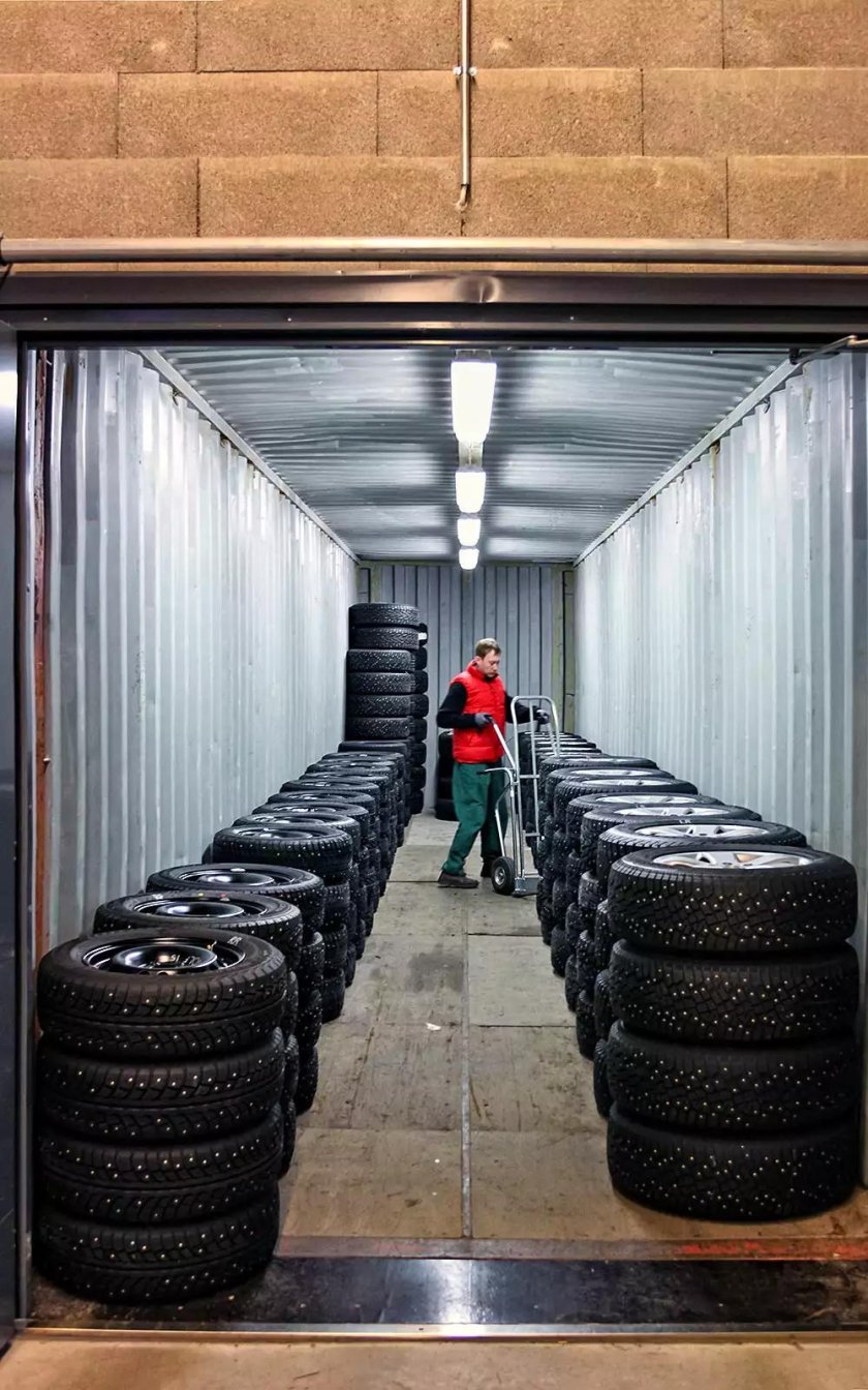 Грузовые шины в контейнере