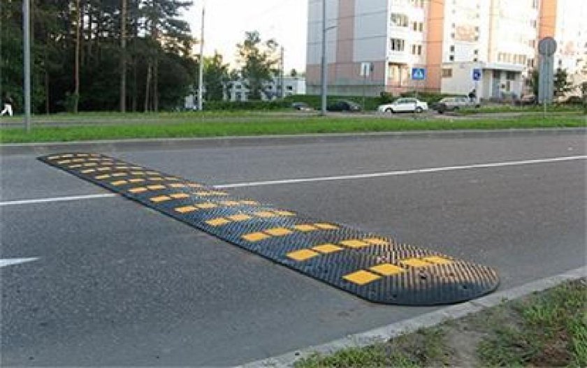 Знак лежачий полицейский