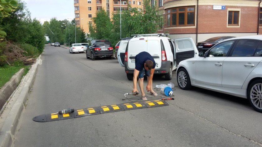 Лежачий полицейский