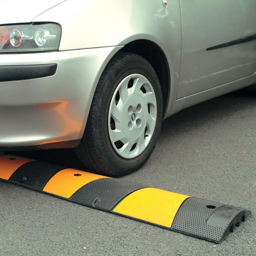 Лежачий полицейский