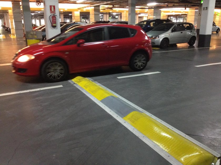 Лежачий полицейский на велодорожке