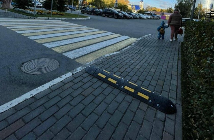 Лежачий полицейский