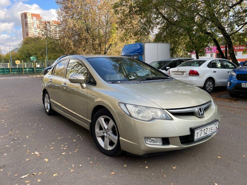 Хонда Цивик золотистый