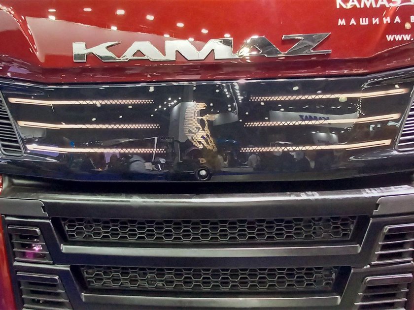 Замена рестайлинговой фары КАМАЗ на обычную