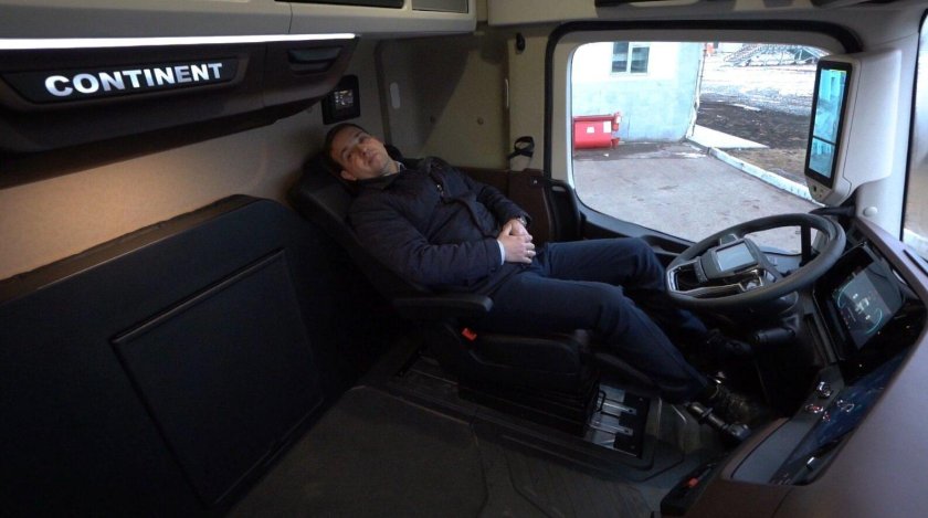 Новый КАМАЗ 5490 кабина внутри