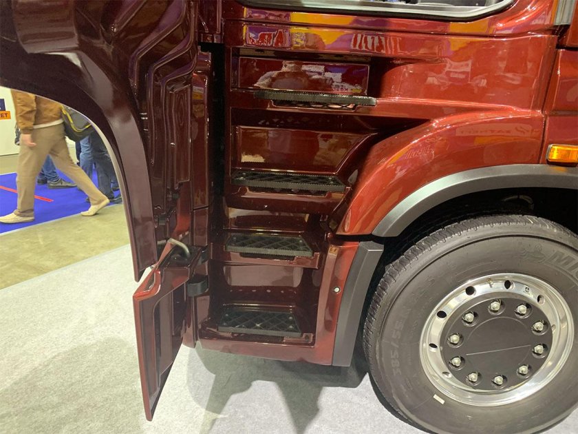 КАМАЗ-54907 Continent желтый