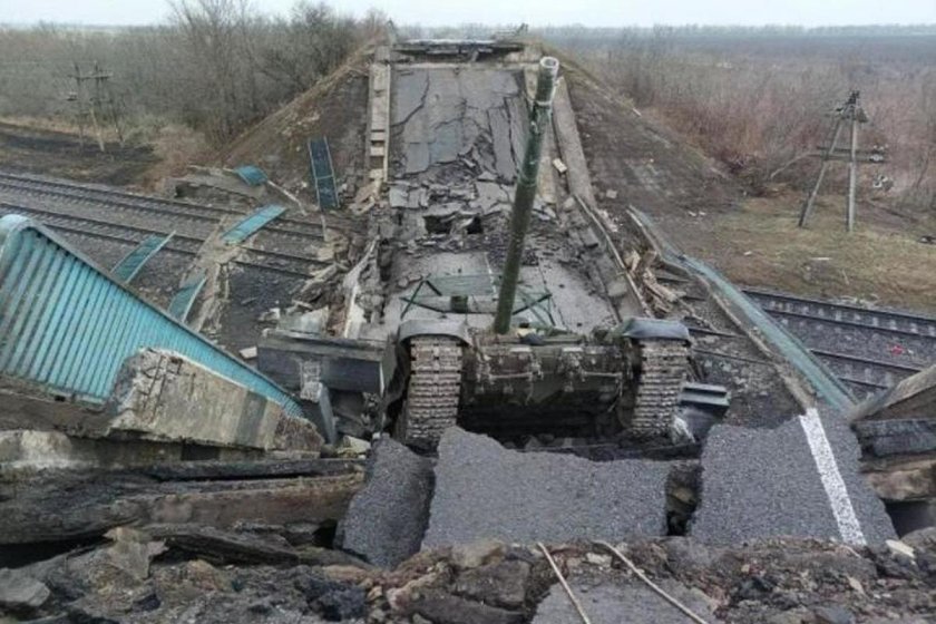 Взорвали мост