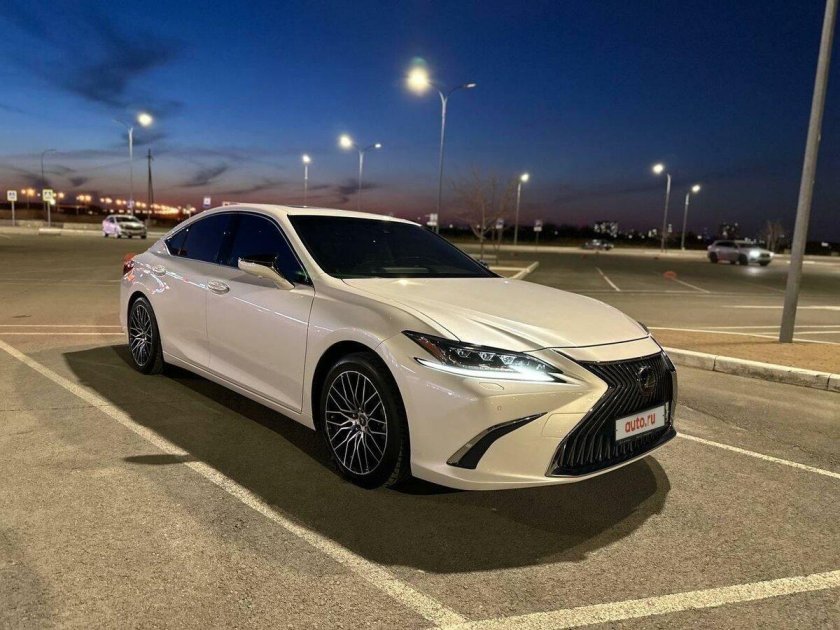 Лексус ЕС 250 2018