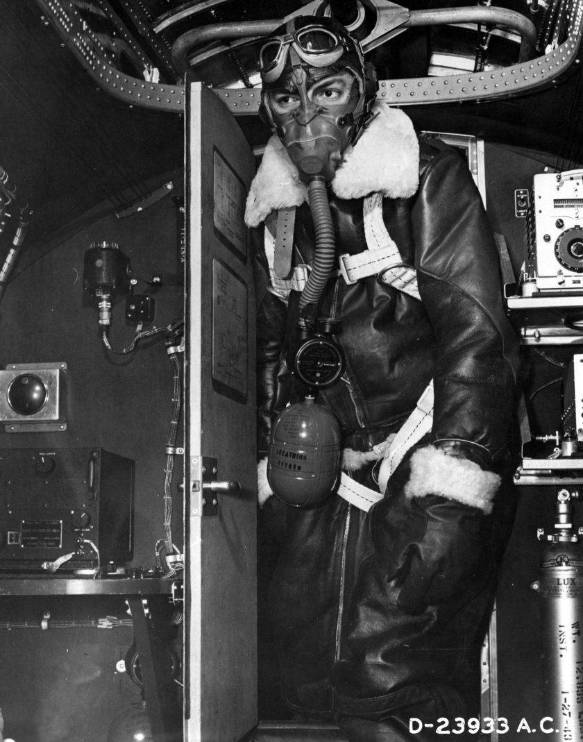 Американец в авиаторах