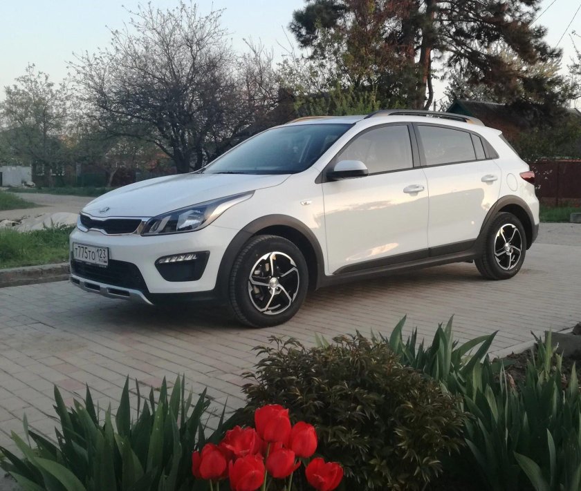 Kia Rio x-line белая