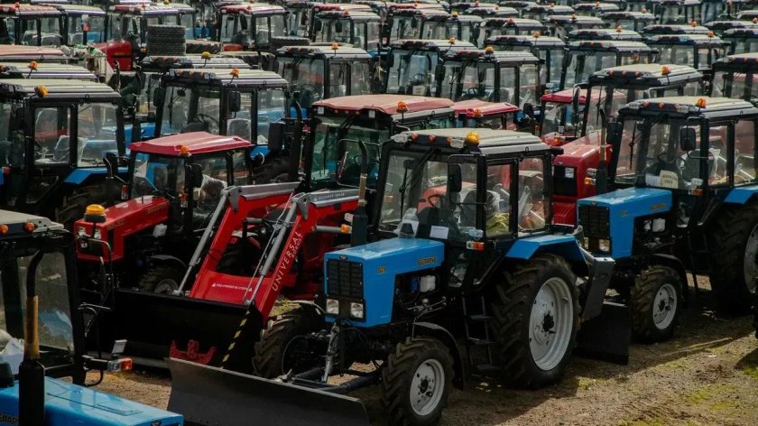 Коммунальный трактор