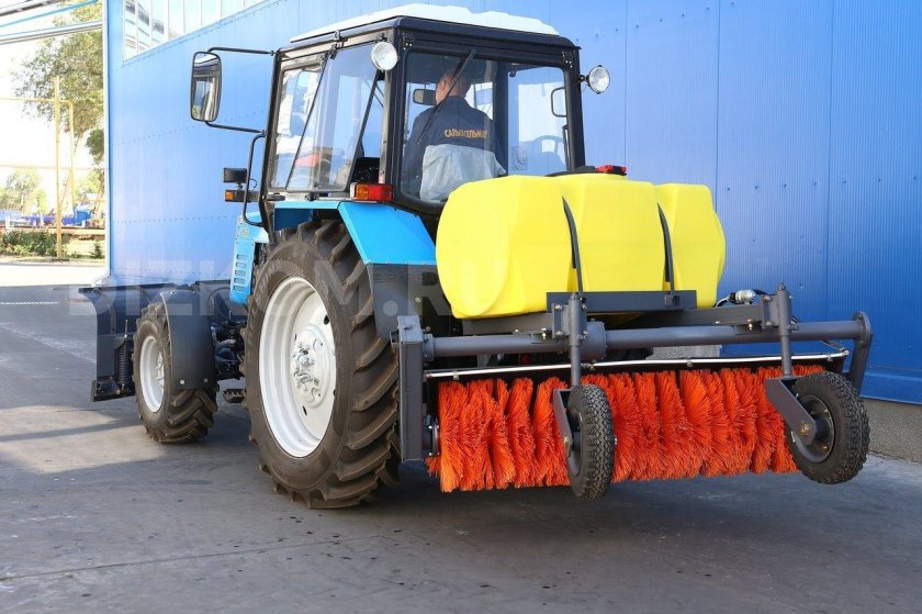 Щетка Коммунальная МТЗ-80, 82 С баком для воды (500л)