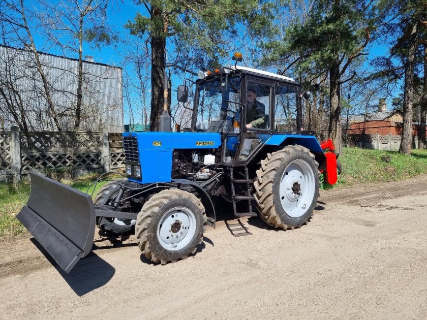 Отвал коммунальный гидроповоротный на МТЗ-82