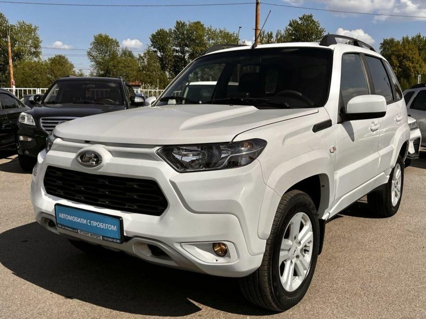 Нива Тревел 2023 в белом цвете