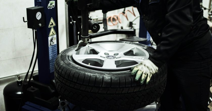 Емкость для проверки колес на шиномонтаже