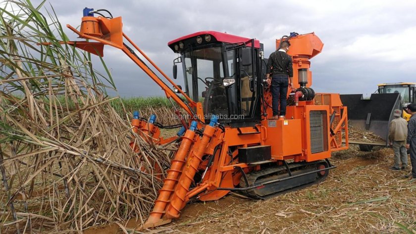Тростниково уборочный комбайн