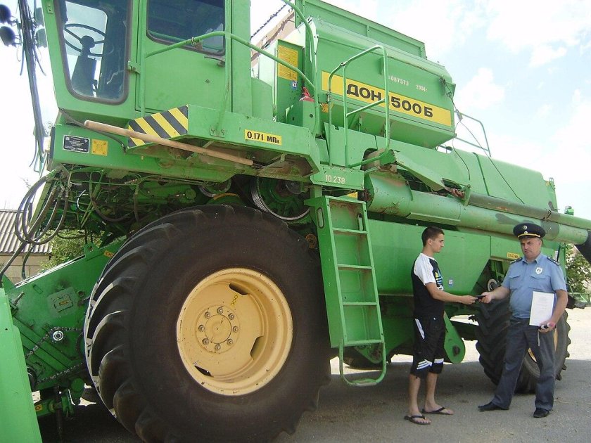 Зерноуборочный комбайн Дон 1500