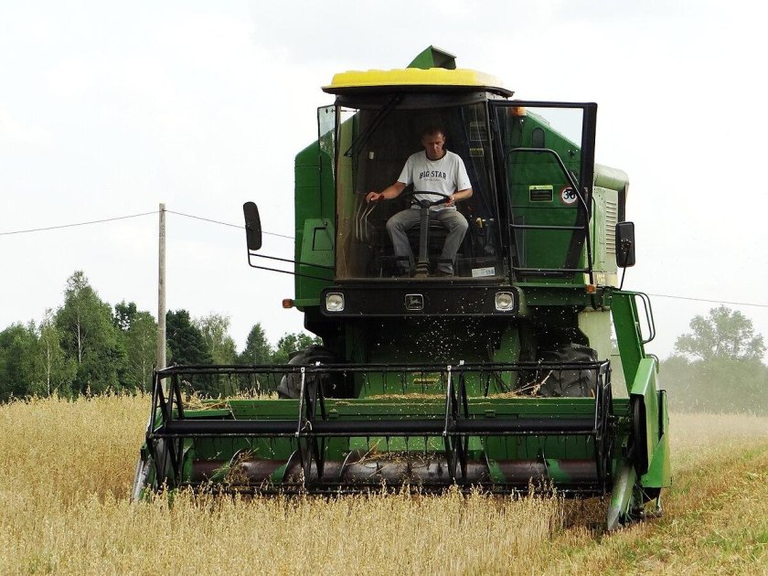 Комбайн Джон Дир