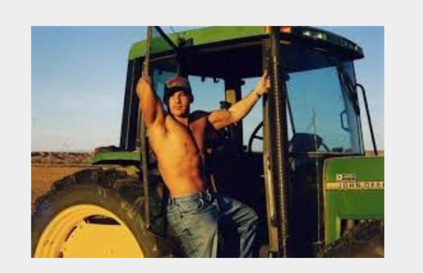 Мужик на тракторе