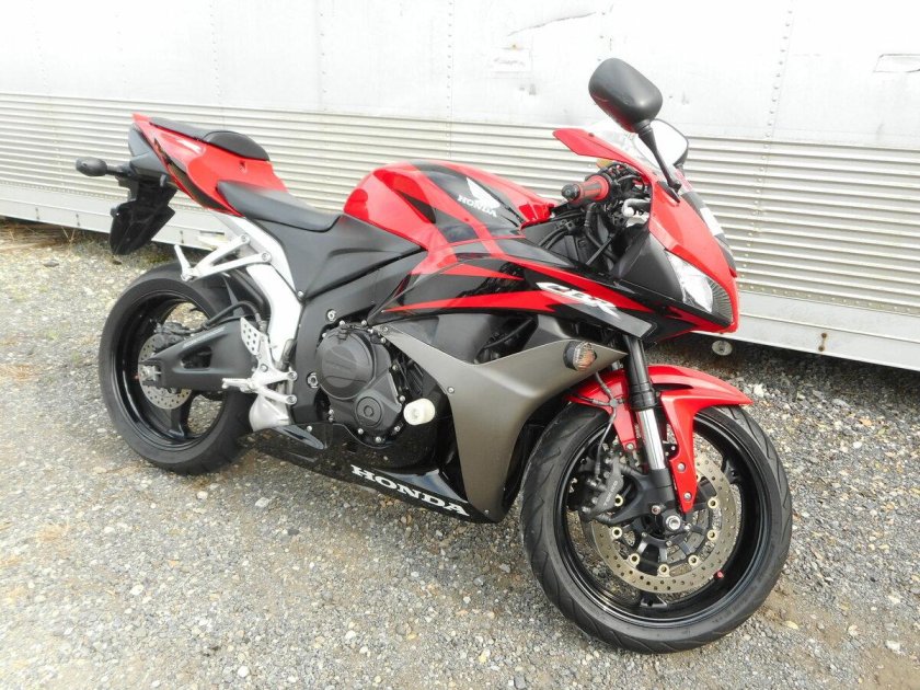 Мотоцикл Хонда 600 кубов