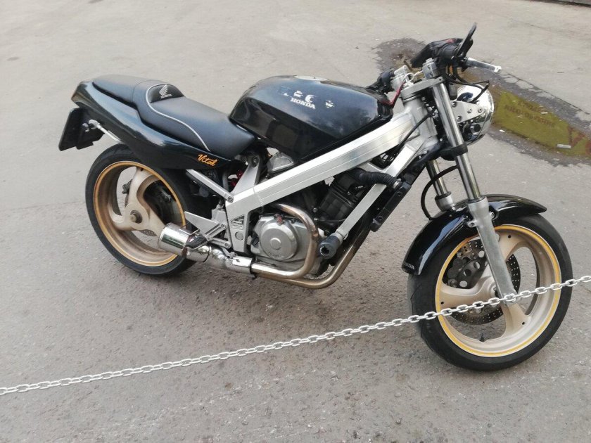 Хонда БРОС 600