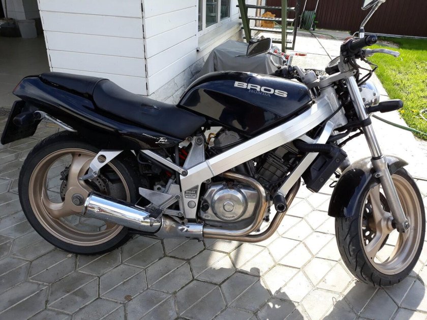 Honda Bros 600
