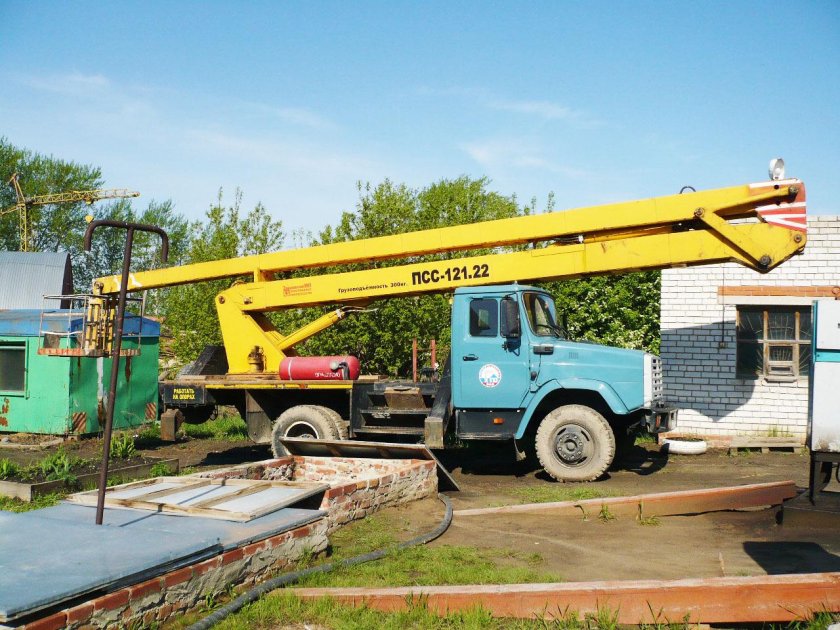 ЗИЛ-ПСС-121.22 автовышка