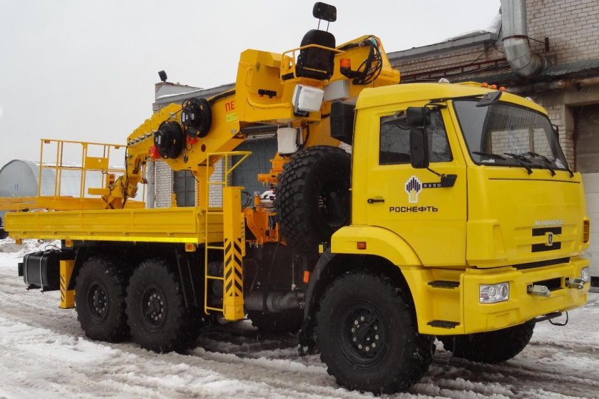 КАМАЗ на подъемнике