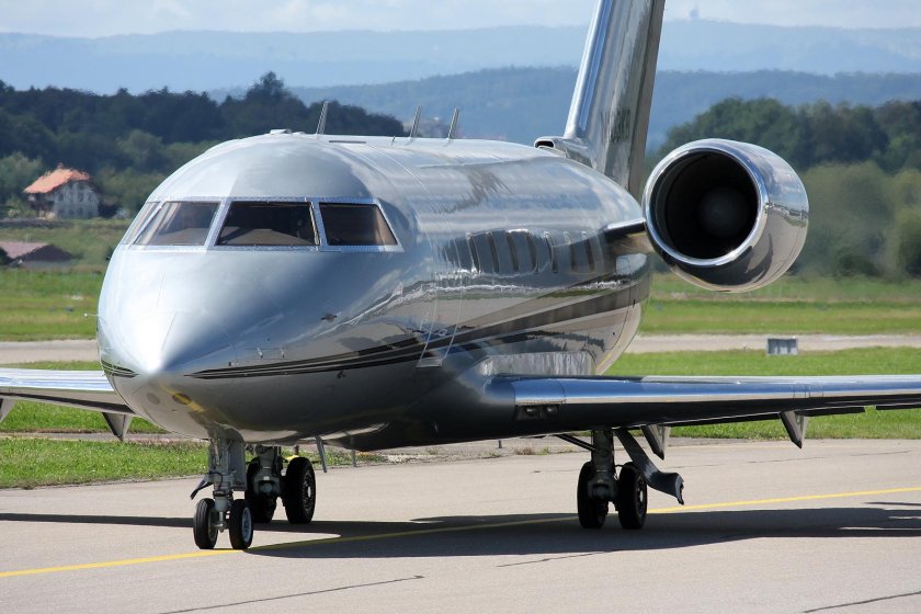 Самолет CL-600-2b16