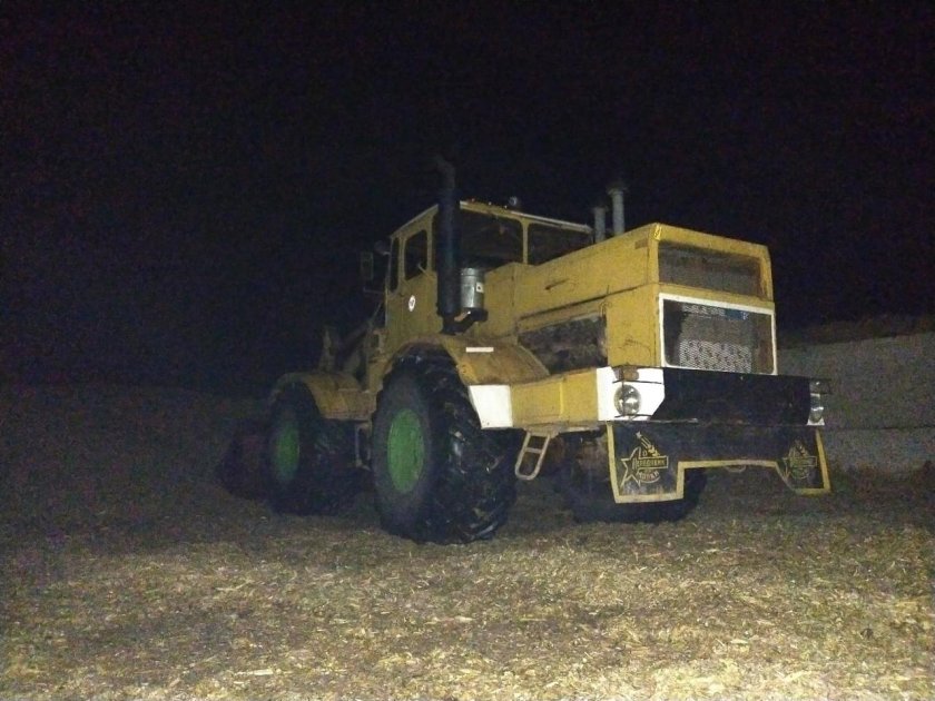 Трактор к 700 тащит