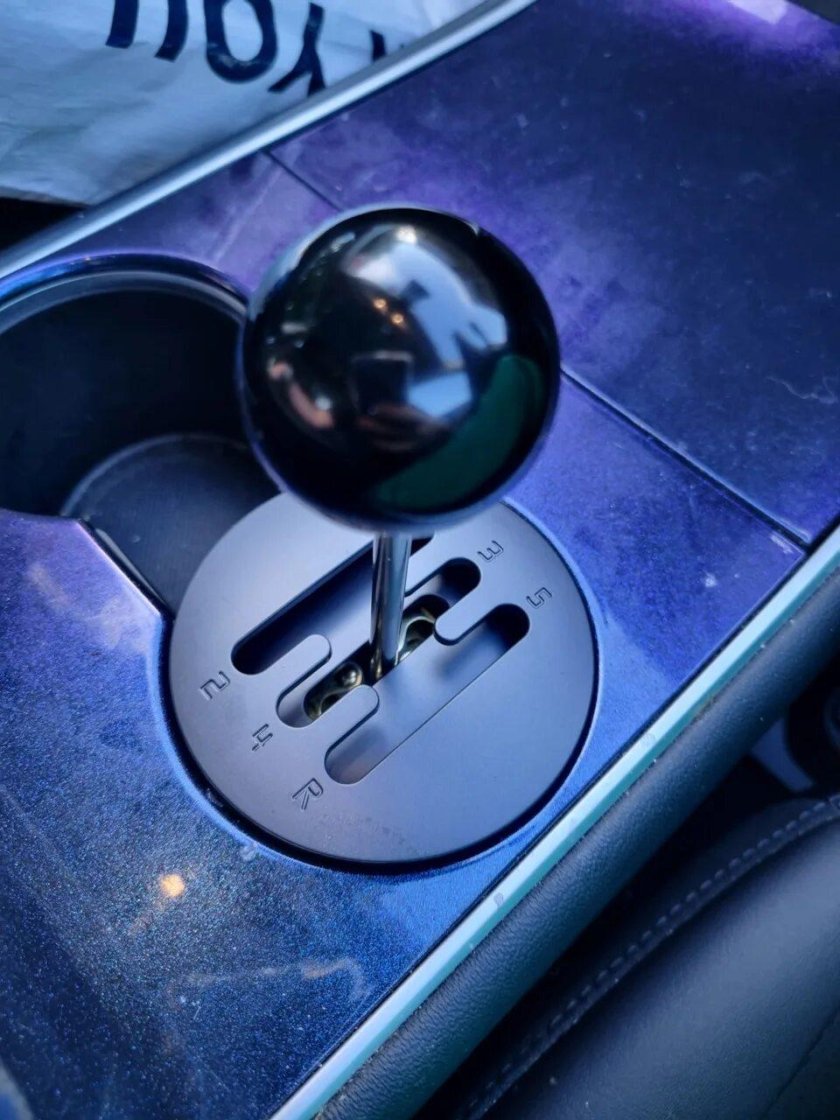 Тесла на МКПП