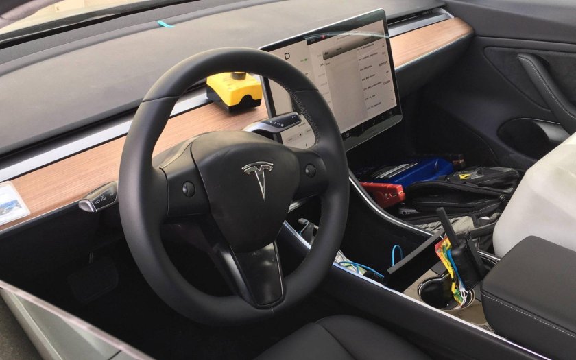 Tesla model 3 Автопилот