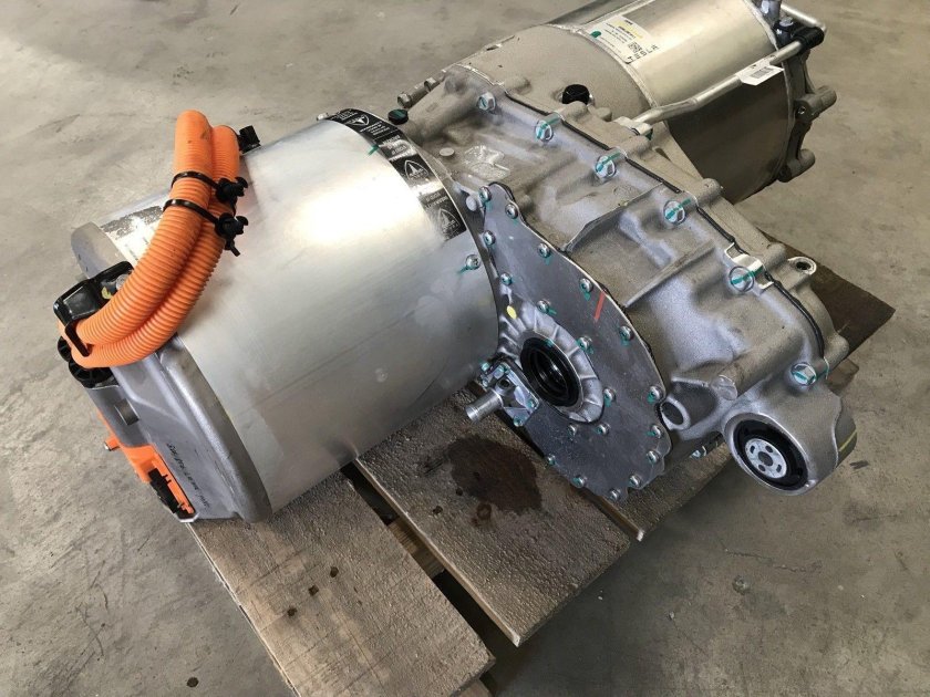 Тяговый электродвигатель электромобиля Тесла