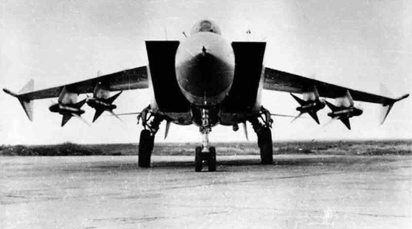 Миг-25 сверхзвуковой самолёт