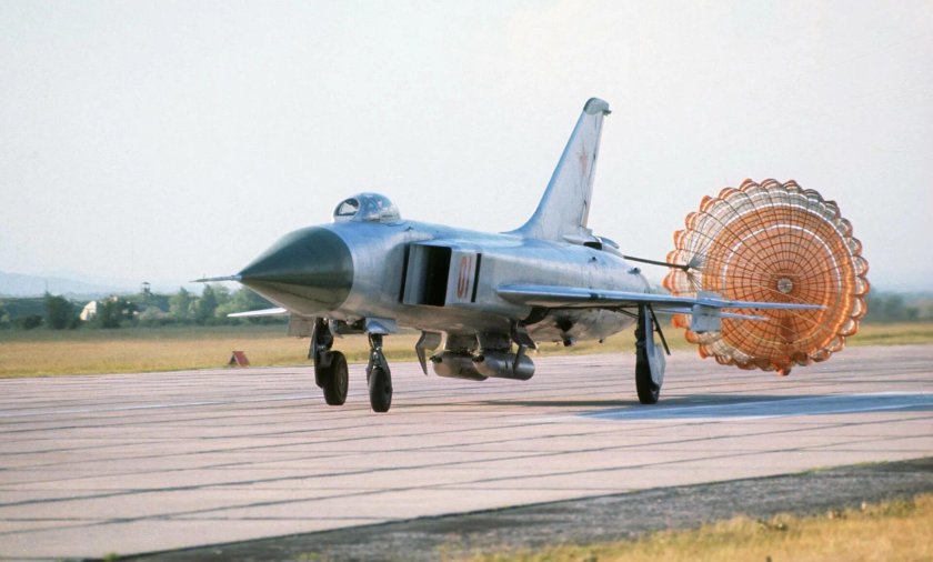 Истребитель-перехватчик Су-15