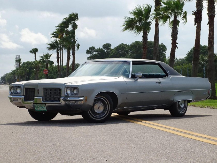 Oldsmobile Ninety eight (98) Hardtop sedan