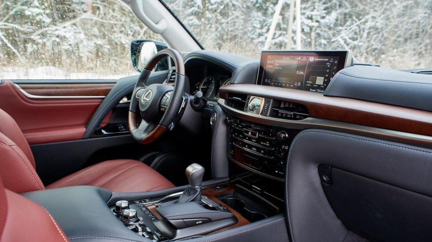 Lexus LX 570 2022 салон