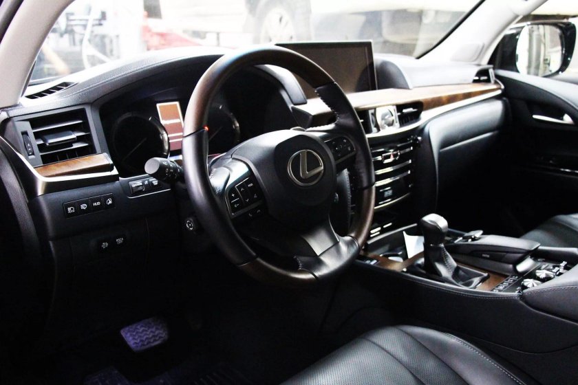 Лексус LX 450d салон