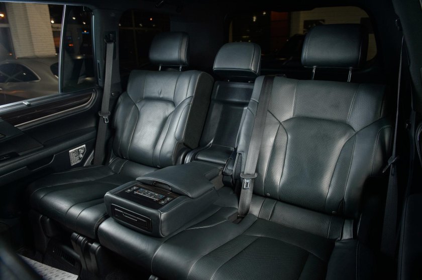 Lexus LX 450d салон