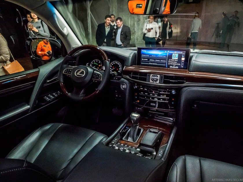 Лексус 450d салон