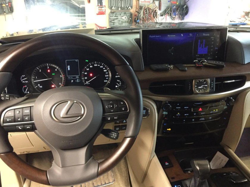 Лексус LX 450d салон