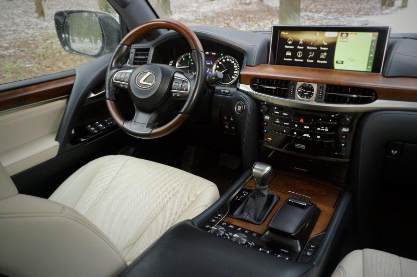 Lexus LX 570 салон