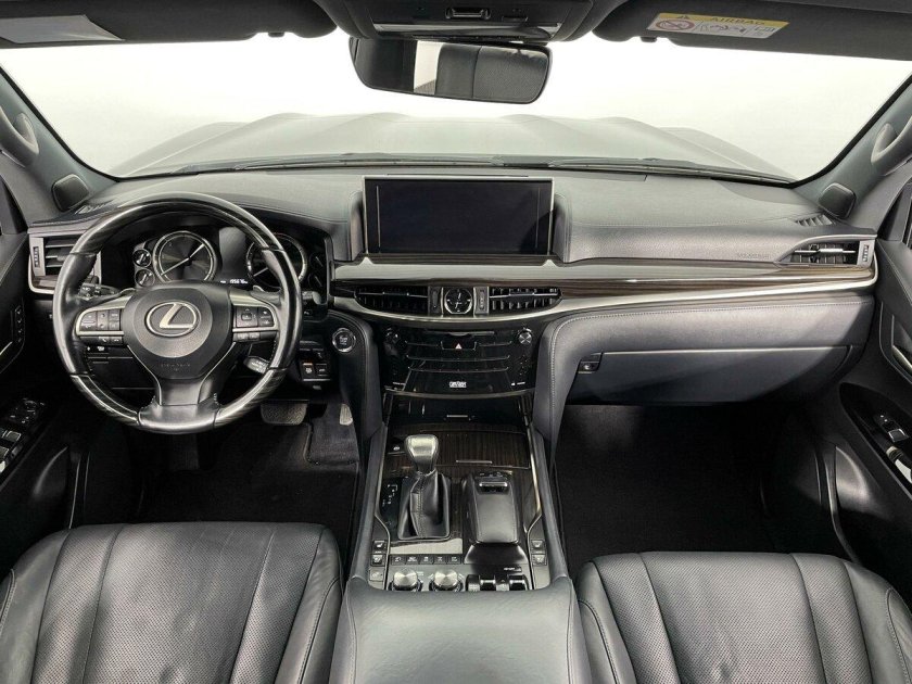 Lexus LX 450d салон