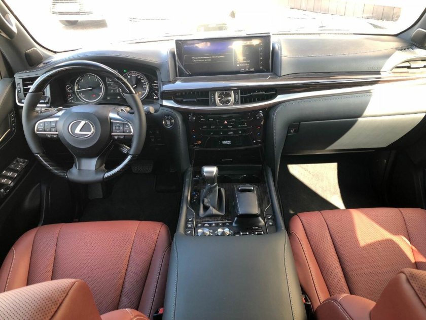 Lexus LX 570 2022 Interior