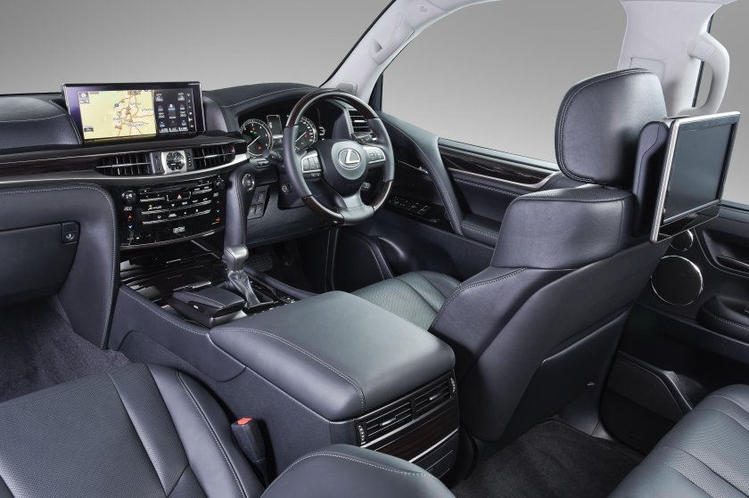 Лексус LX 450d салон