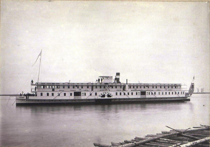 Колёсный пассажирский Речной пароход «н.в. Гоголь»