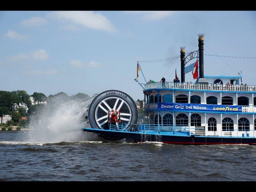 Пароход Дмитрий Фурманов колесный