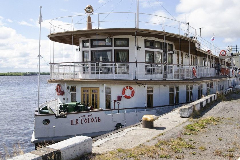 Колёсный пароход н в Гоголь