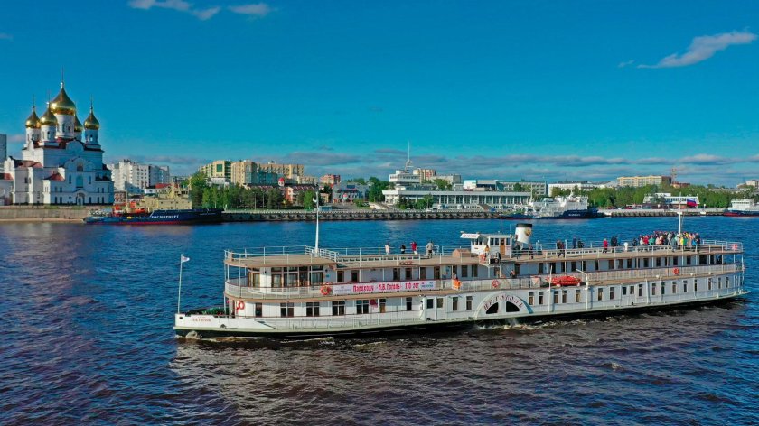 Речной колесный пароход